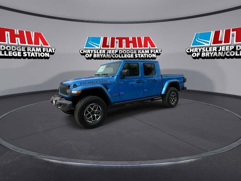 New 2026 Jeep Gladiator Rubicon w/ Steel Power Dome Hood Package AWD/4WD image 4