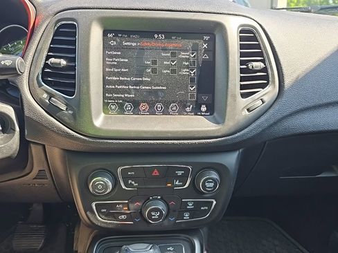 Used 2018 Jeep Compass Trailhawk w/ Leather Interior Group AWD/4WD image 25