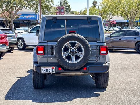Used 2019 Jeep Wrangler Unlimited Sahara AWD/4WD image 3