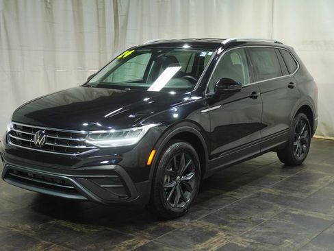 Used 2024 Volkswagen Tiguan SE AWD/4WD image 2