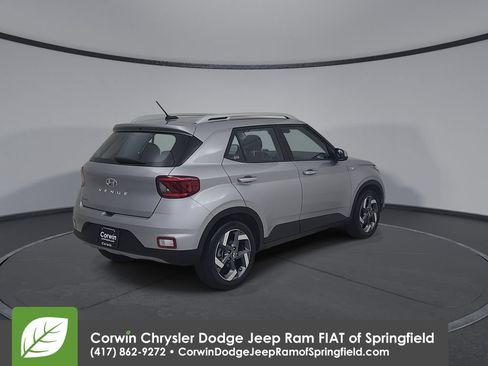 Used 2025 Hyundai Venue SEL FWD image 15