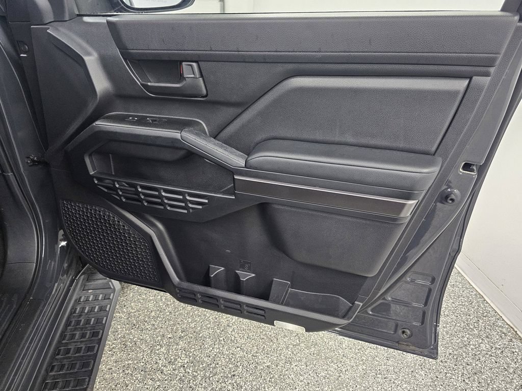 Used 2025 Toyota 4Runner SR5 AWD/4WD image 20