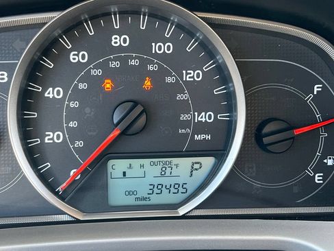 Used 2015 Toyota RAV4 XLE FWD image 9