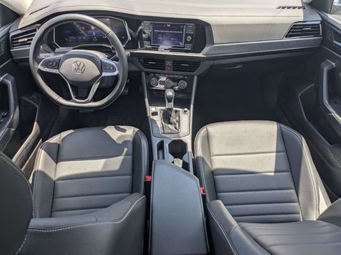 Used 2024 Volkswagen Jetta SE FWD image 13