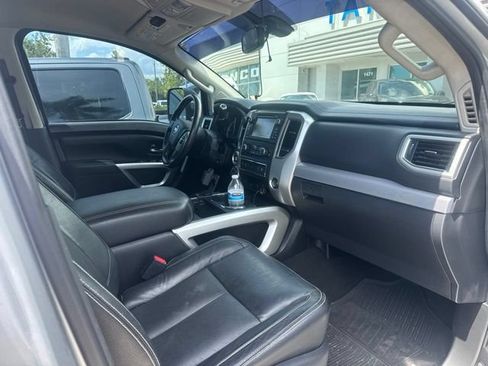 Used 2017 Nissan Titan PRO-4X w/ Pro-4x Convenience Package AWD/4WD image 4
