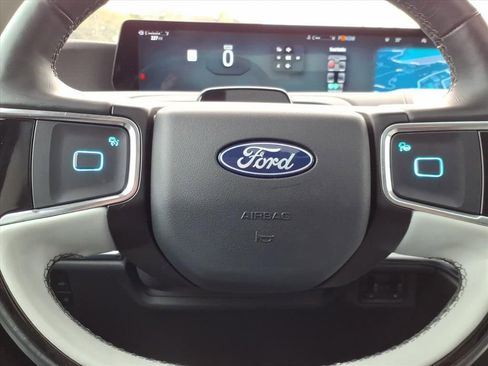 Certified 2025 Ford Expedition Platinum image 29