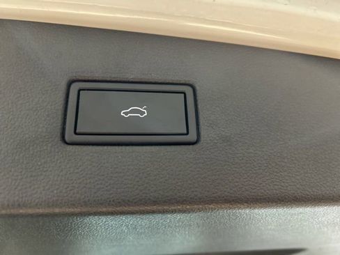 Used 2021 Volkswagen Tiguan SEL AWD/4WD image 18