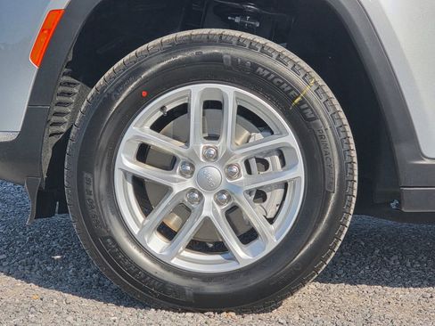 New 2026 Jeep Grand Cherokee L Laredo AWD/4WD image 9