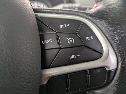 Used 2016 Jeep Renegade Trailhawk w/ Premium Trailhawk Package AWD/4WD image 14