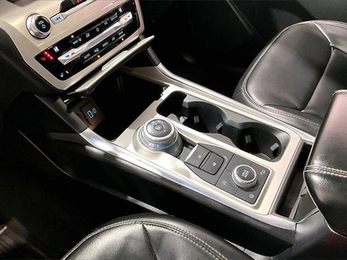 Used 2021 Ford Explorer XLT image 18