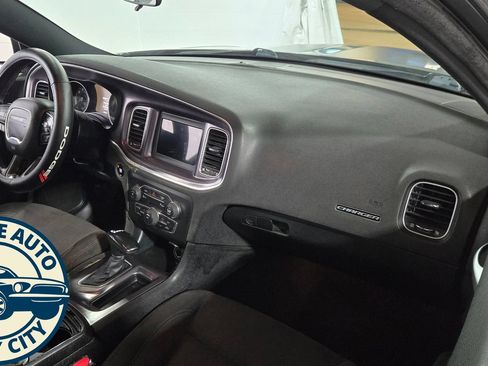Used 2018 Dodge Charger SXT RWD image 31