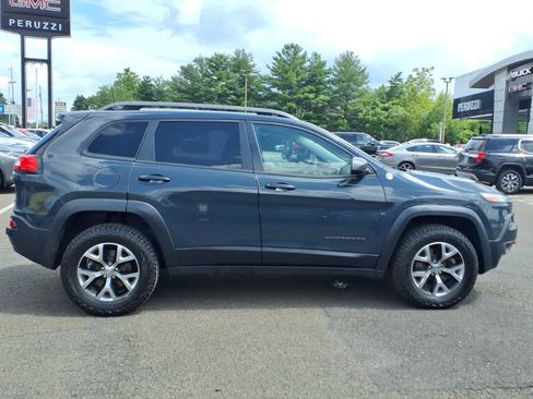 Used 2016 Jeep Cherokee Trailhawk w/ Leather Interior Group AWD/4WD image 2