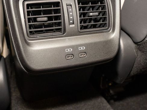 Used 2023 Toyota Crown Limited image 7