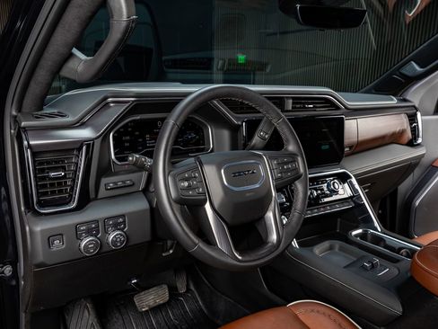 Used 2025 GMC Sierra 2500 Denali Ultimate image 17