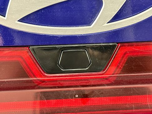 Used 2025 Hyundai Elantra SEL FWD image 31