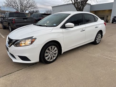 Used 2018 Nissan Sentra S image 2