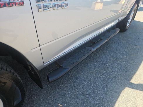 Used 2017 RAM 1500 Express AWD/4WD image 11