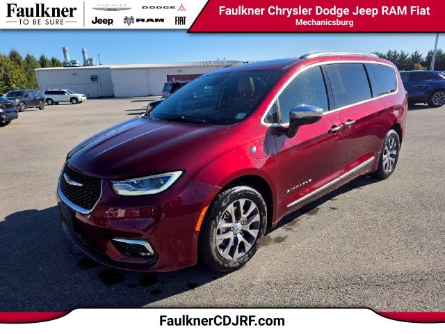 Used 2023 Chrysler Pacifica Pinnacle FWD image 1