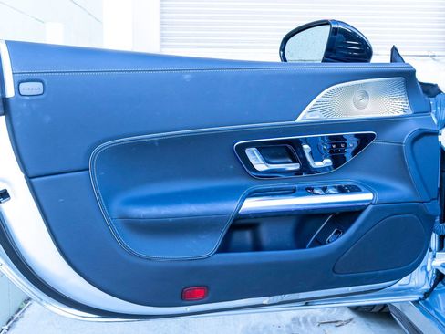 Used 2022 Mercedes-Benz SL 55 AMG 4MATIC image 13