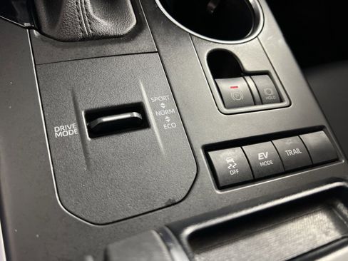 Used 2020 Toyota Highlander XLE image 34