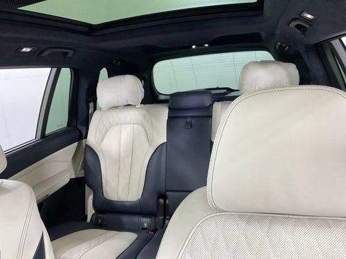 Used 2022 BMW X7 M50i w/ Dynamic Handling Package AWD/4WD image 36