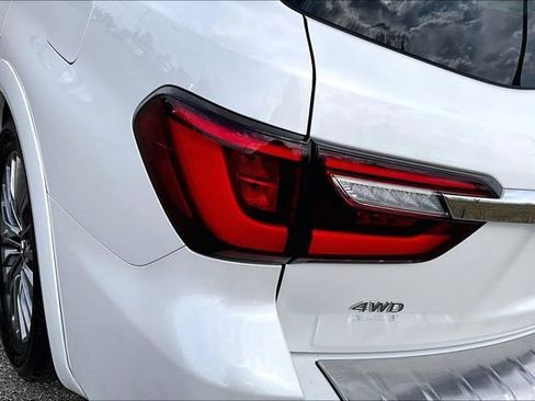 Used 2021 INFINITI QX80 Sensory w/ All-Season Package image 31