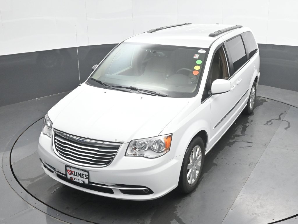 Used 2016 Chrysler Town & Country Touring FWD image 34