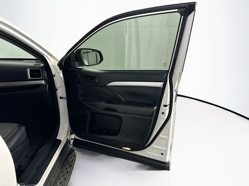 Used 2018 Toyota Highlander Plus image 32