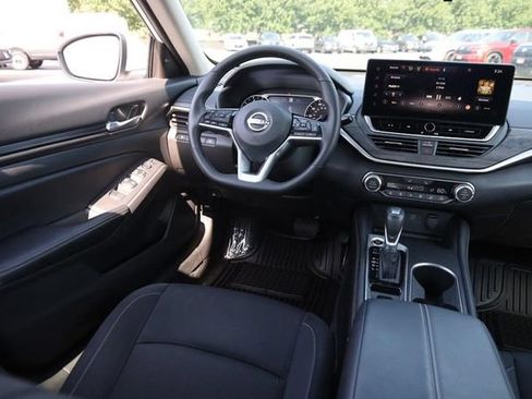 Certified 2025 Nissan Altima 2.5 SV w/ SV Premium Package FWD image 24