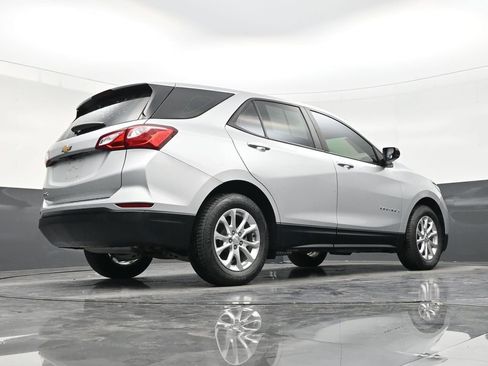 Used 2021 Chevrolet Equinox LS FWD image 24