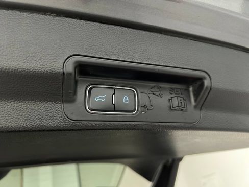 Used 2025 Ford Explorer Active AWD/4WD image 47