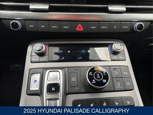 Certified 2025 Hyundai Palisade Calligraphy AWD/4WD image 29