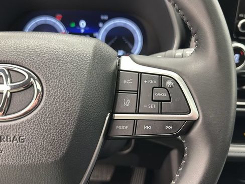 Used 2025 Toyota Highlander Limited AWD/4WD image 19