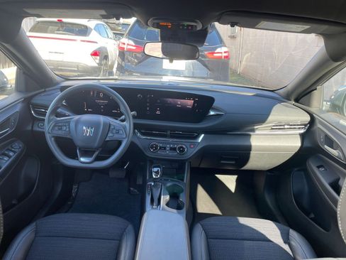 Used 2025 Buick Envista Preferred image 31