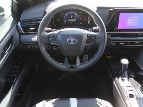 Used 2025 Toyota Camry SE FWD image 5