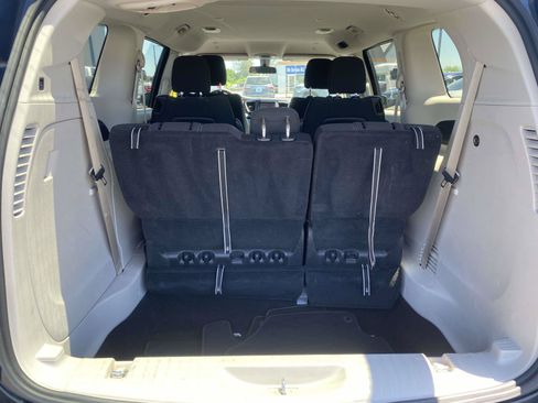 Used 2022 Chrysler Voyager LX FWD image 10