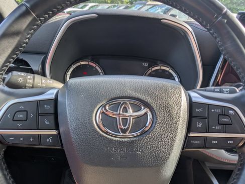 Used 2022 Toyota Highlander XSE AWD/4WD image 26