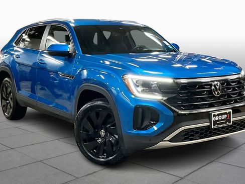 Used 2025 Volkswagen Atlas Cross Sport SE image 3