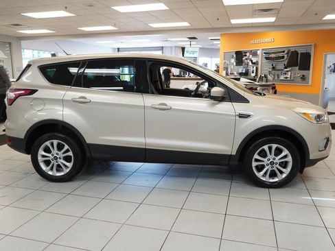 Used 2017 Ford Escape SE image 12