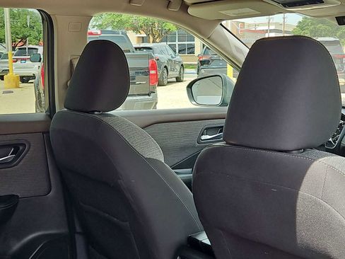 Used 2022 Nissan Rogue SV AWD/4WD image 17
