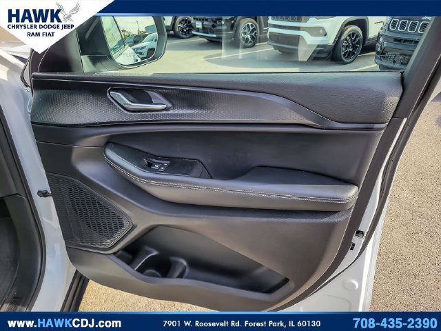 Certified 2025 Jeep Grand Cherokee Laredo AWD/4WD image 26