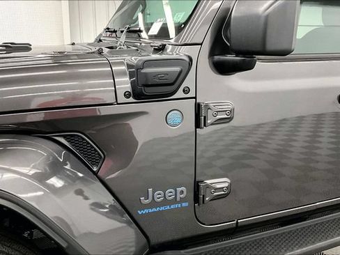 Used 2025 Jeep Wrangler Unlimited Sahara AWD/4WD image 11