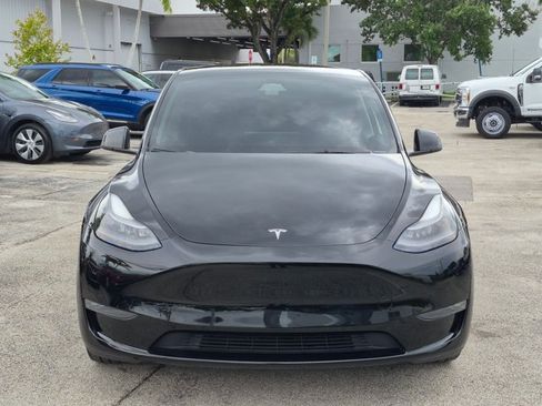 Used 2024 Tesla Model Y Long Range AWD/4WD image 2