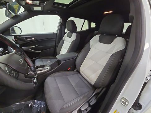 Certified 2024 Chevrolet Trax RS w/ Sunroof Package image 27