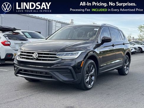 Used 2023 Volkswagen Tiguan SE w/ Panoramic Sunroof Package image 6