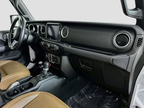 Used 2022 Jeep Wrangler Unlimited Sahara w/ Cold Weather Group AWD/4WD image 30