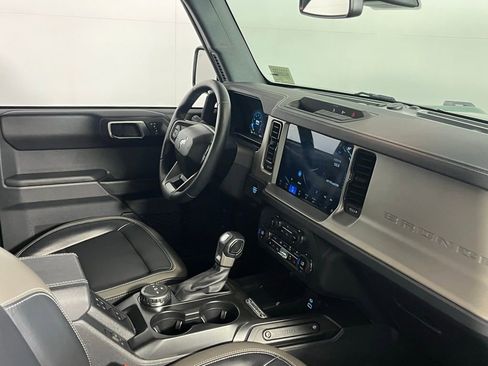 Used 2025 Ford Bronco Outer Banks image 32