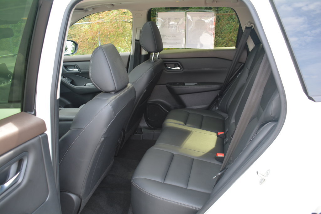 Used 2023 Nissan Rogue SL AWD/4WD image 22