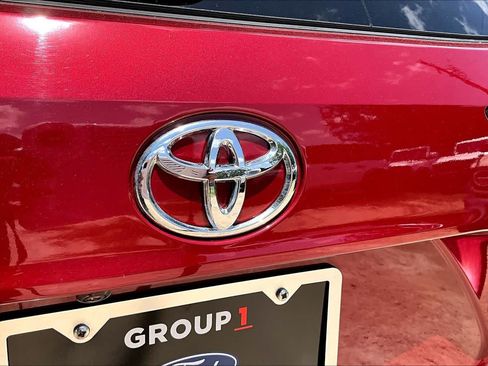 Used 2022 Toyota Highlander XLE FWD image 31