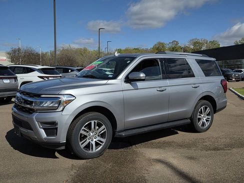 Used 2024 Ford Expedition Limited image 7